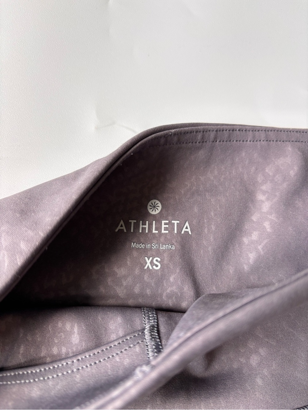 Athleta High Rise Printed Leggings XS Gray Mauve 27” Yoga Workout - Picture 4 of 5